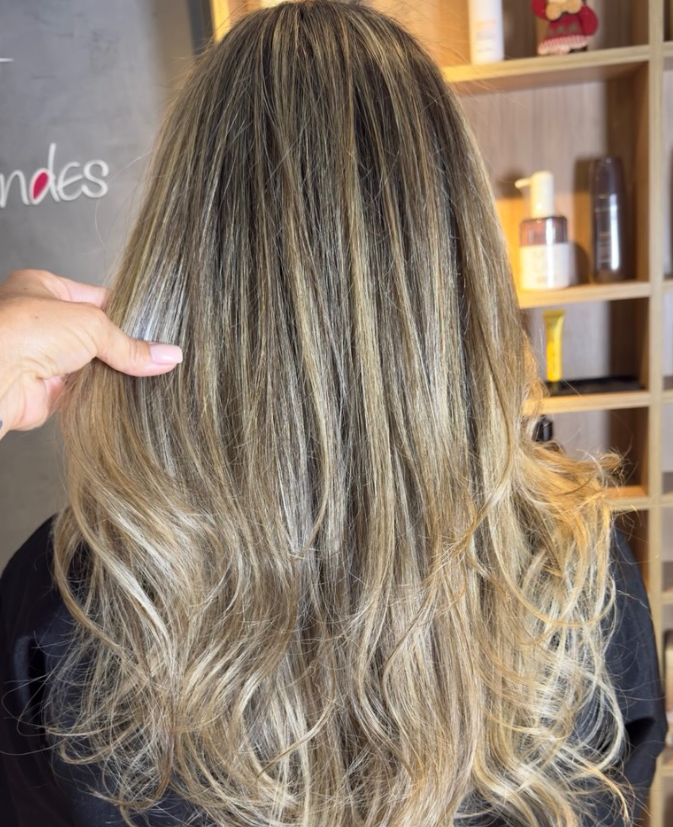 Cabelo loiro com ondas