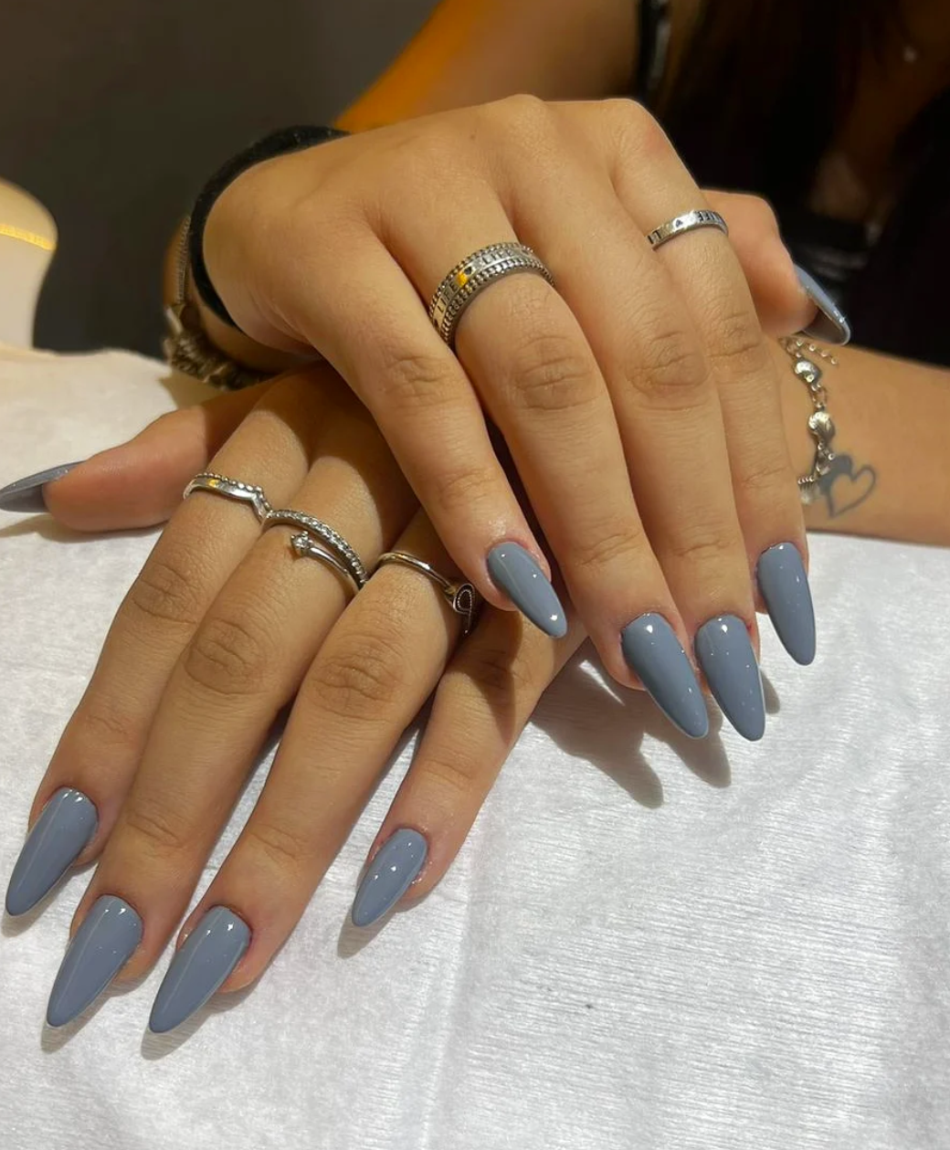 Unhas esmaltadas
